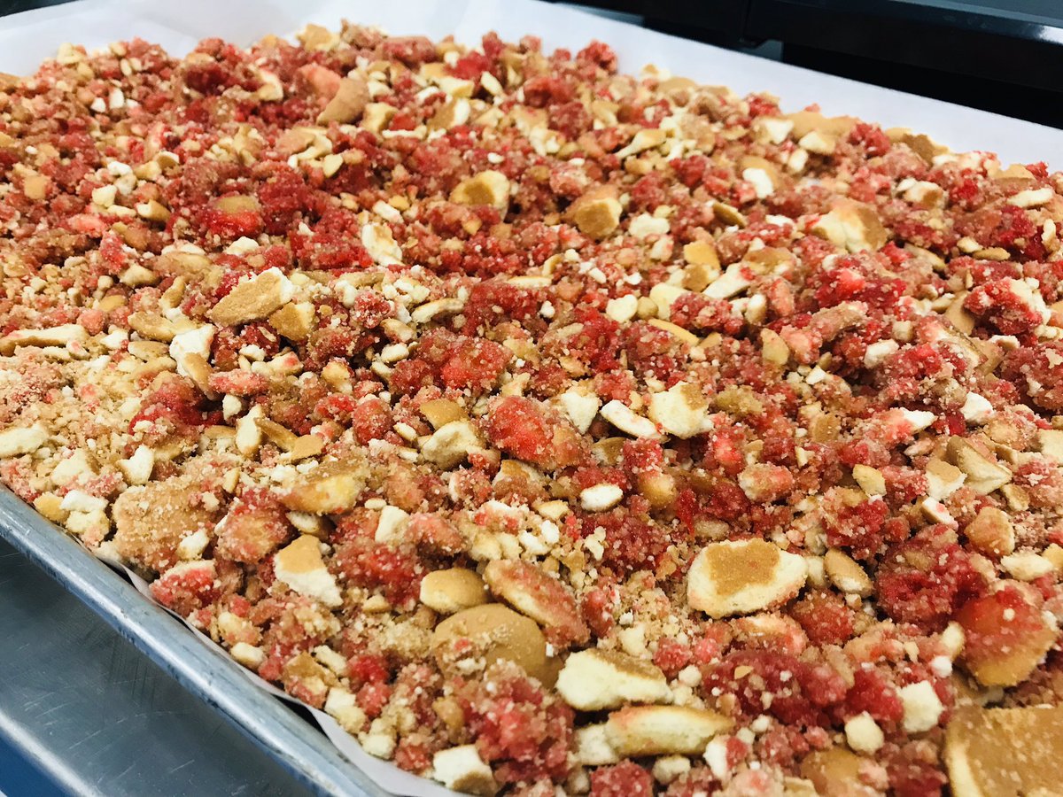 Diiimeco's tweet photo. Amir and Kiana love Strawberry Shortcake Good Humor ice cream bars! They were inspired to create this Strawberry Shortcake Crumble using Jello, butter and crushed Nilla wafers! #cupcaketopping #cooptech #culinarysuperstars #brooklyn #myculinaryclasscom https://t.co/oZCCf84VlK