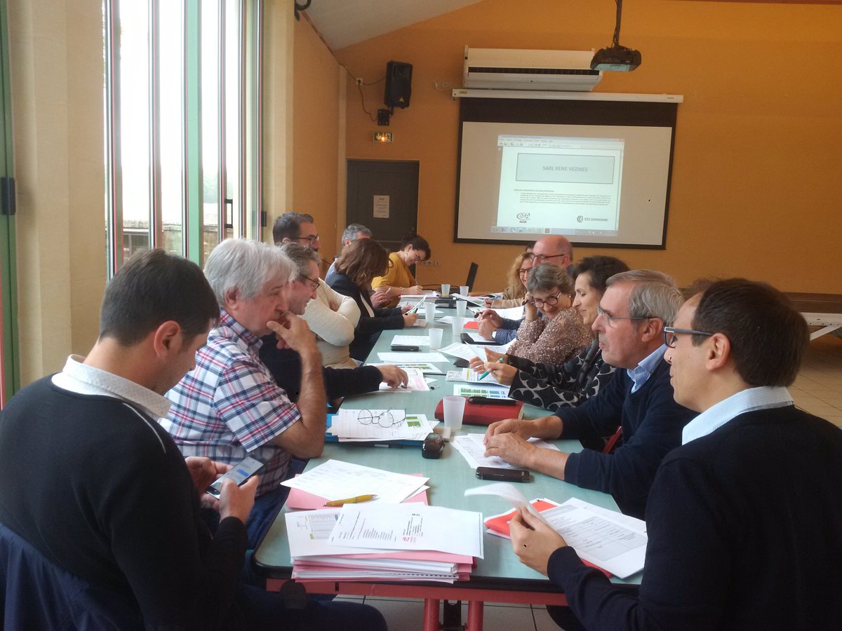 Dain_Rbk's tweet photo. Aujourd'hui, le comité de pilotage de l'OCMR Périgord Noir s'est réuni à Proissans pour instruire 12 dossiers.
Ce sont plus de 92 000€ de subventions qui ont été attribués à des entreprises locales en plein développement.
#OCMR #périgordnoir #subventions #FISAC https://t.co/o7Nu1k1njA
