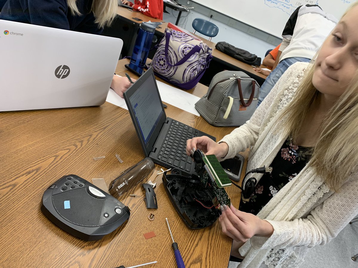 FowlerKristy's tweet photo. Technology Engineering and Design class #LearningByDoing about #ReverseEngineering @ForbushHS @yadkincoschools @CTE_FHS https://t.co/8DYGLUM0QL