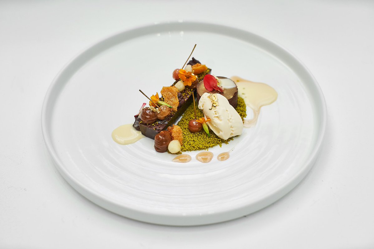 Take a look at the winning dishes from yesterday’s phenomenal #CCOTY19 Senior Chef of the Year, <a href="/Macleod2008/">Chris macleod</a> of #ESSDefence 
An amazing achievement and hugely deserved 👏🏼👏🏼👏🏼
#TRS2019 #TeamCompass