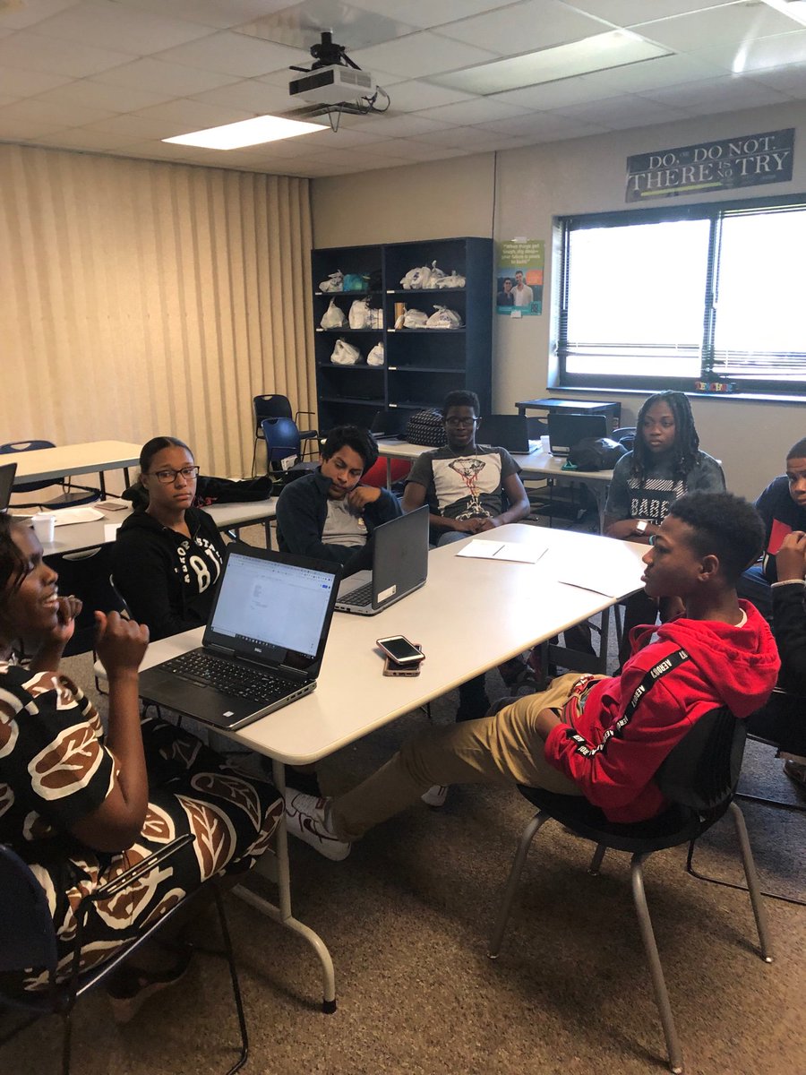 WCEarlyCollege's tweet photo. When your young Student Advisory scholars get to sit down and hear directly from your superintendent. #WeAreOne
#WhereGoodBecomesGreat https://t.co/3MnNPjyO0y