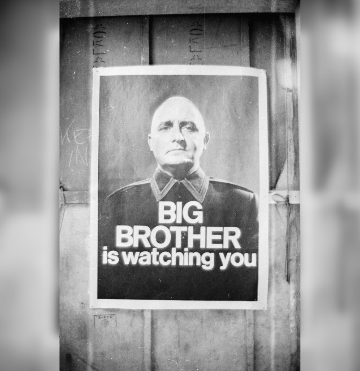 Lucide, visionnaire, libre penseur...  George Orwell, plus actuel que jamais ?

Nous recevons ce vendredi Richard Blair, fils de George Orwell et parrain de la Fondation Orwell, à l'occasion de la sortie de "Dans la tête d'Orwell" de Christopher Hitchens (<a href="/edsaintsimon/">Éditions Saint-Simon</a>).