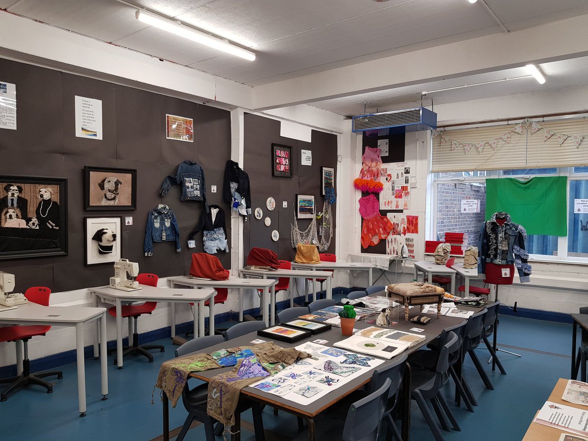 DavenantTex's tweet photo. Open evening tonight, come and make your mark #year6activity #celebratingtextiles #davenantproud https://t.co/abeP2gHuqP