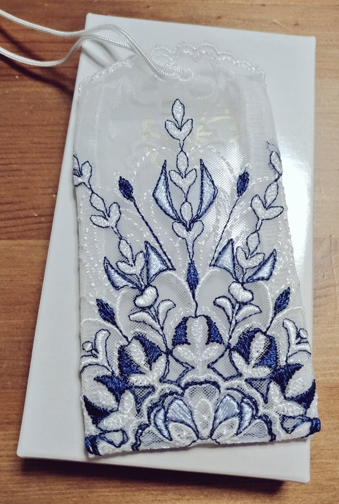 ありくらげ Twitterissa 最近レースのお守りってはやってるのかな Rt 写真1枚目 2枚目裏側 生田神社で娘のお宮参りでもらったお守り これは祈祷を受けたらもらえるお守りみたいだけど これも本当に綺麗で将来娘に渡すまで大切に持っときたい