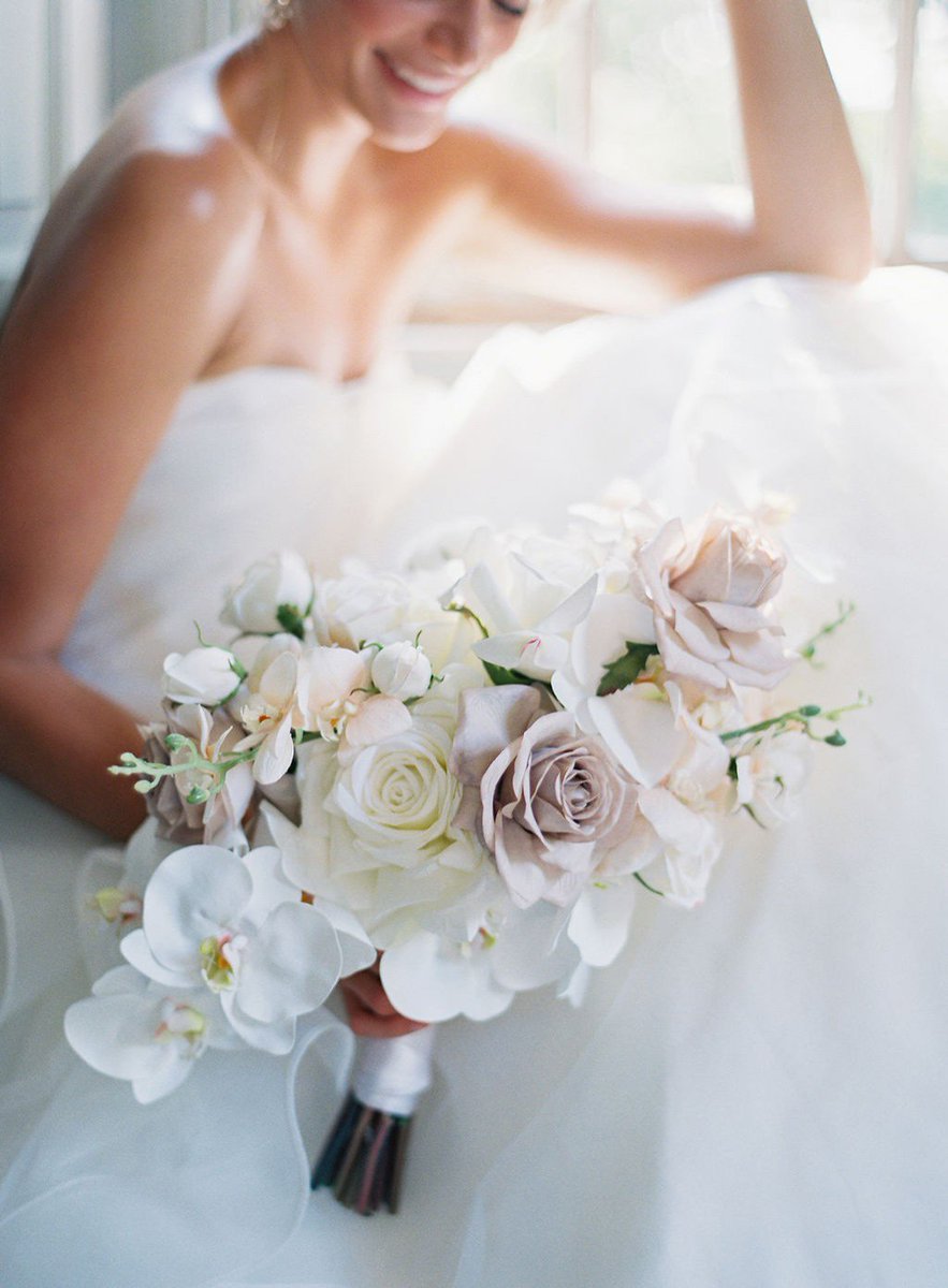 Introducing the @wtoowatters x <a href="/sbblooms/">Something Borrowed Blooms</a> collection. A rent &amp; return floral collection inspired by our designs. This collection offers luxe, eco-friendly florals at an unbelievable price, so you can have your cake and eat it too. 😘

Shop the collection: bit.ly/sbblooms