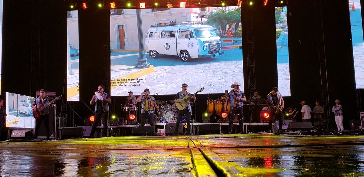 fievre_looka's tweet photo. Un poco de lo vivido en #ElMacro de @LaMejorVeracruz la noche de ayer ¡Gracias a todo el bonito público del puerto que se dio cita! 😃 @MonterreyMusic 🔥 https://t.co/DbTlS1A8Ix