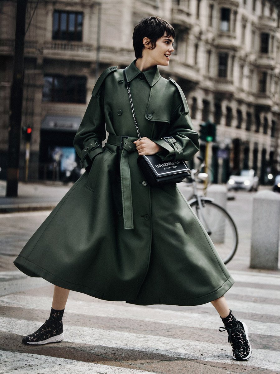 EMPORIO ARMANI カーキ トレンチコート Walking into Fall with a confident stride nn #EmporioArmani