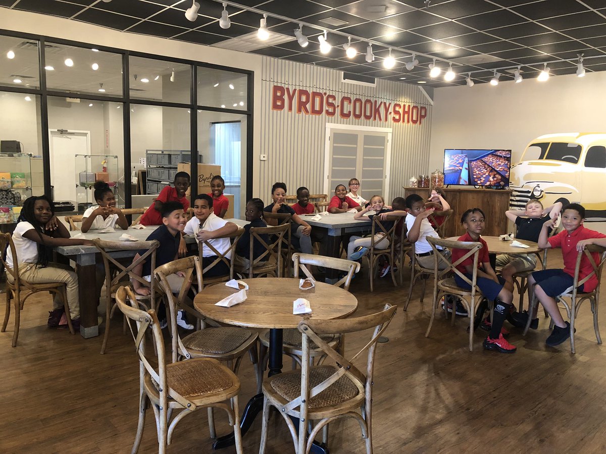 MrsNeimanBGE's tweet photo. #FieldTrip to @byrdcookieco in #Savannah! #FanCactus4th https://t.co/Q1OL8JOLEH