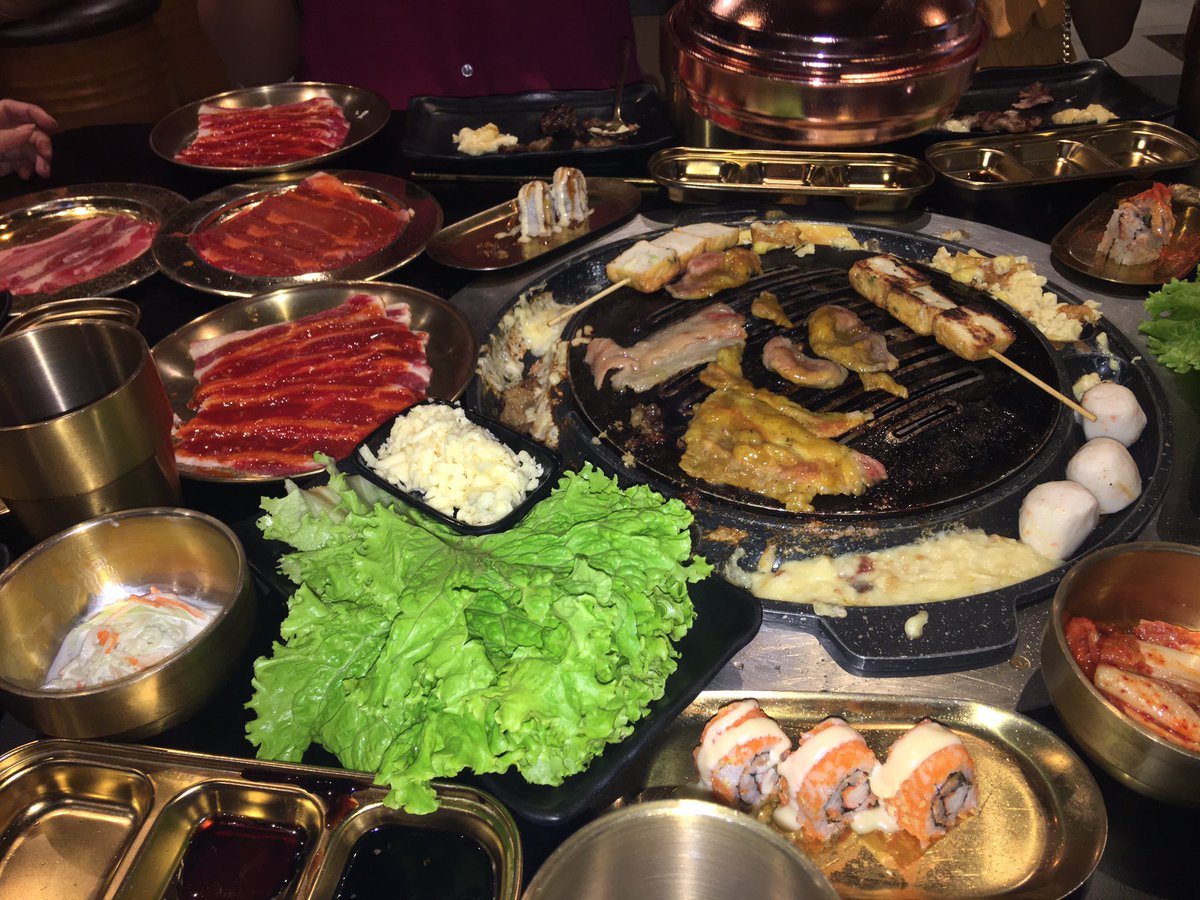 mariavivora_'s tweet photo. Me: Dad! Planned na yung birthday mo ah!
Dad: Huwaaw! Ako nalang pala di invited sa birthday ko? 🤣

- At ayun, Perfect Planned by Divina ❤️🥰 #YeahKiniku #Samyupsal https://t.co/WEAulrqSeC