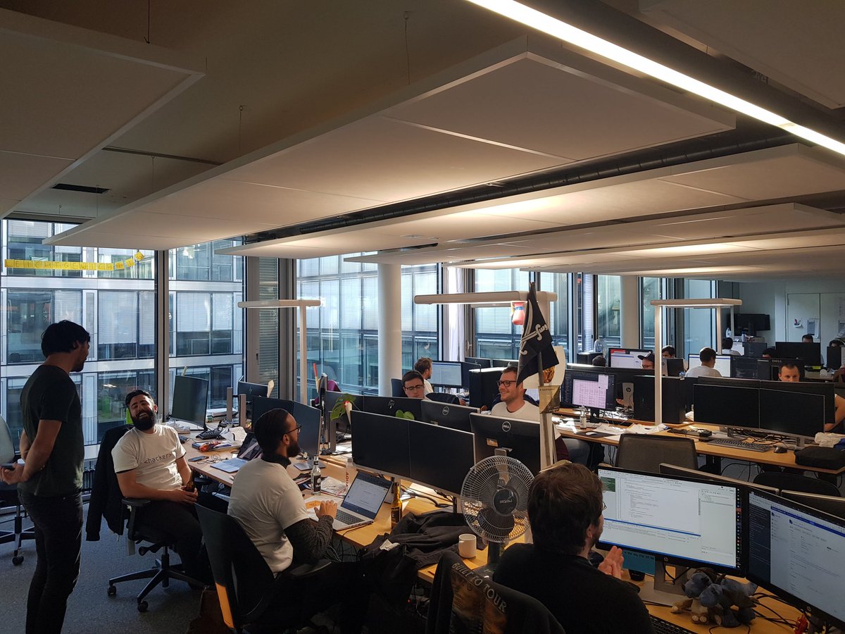DeBonis_Roberto's tweet photo. Der #digitechackathon ist gerade voll im Gange. @digitec_de https://t.co/V8dXTxCY3D