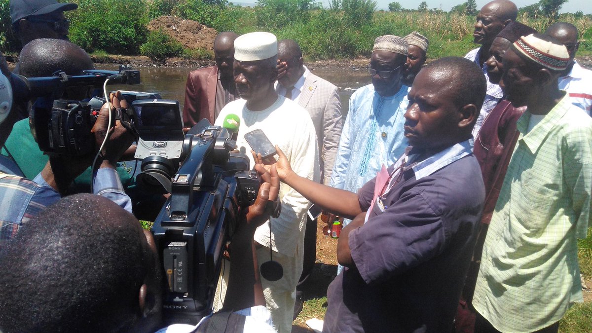 bisangare05's tweet photo. Vidéo #WatershedMali  :Visite de 2 sites réservés pour réalisation de la Station de Traitement des Boues de Vidanges  (STBV) de #Bamako rive droite / Forêt classée Tienfala et zone aéroportuaire 
Sous l'appui de @AkvoWestAfrica et @WetlandsInt https://t.co/34gZBuTlDt