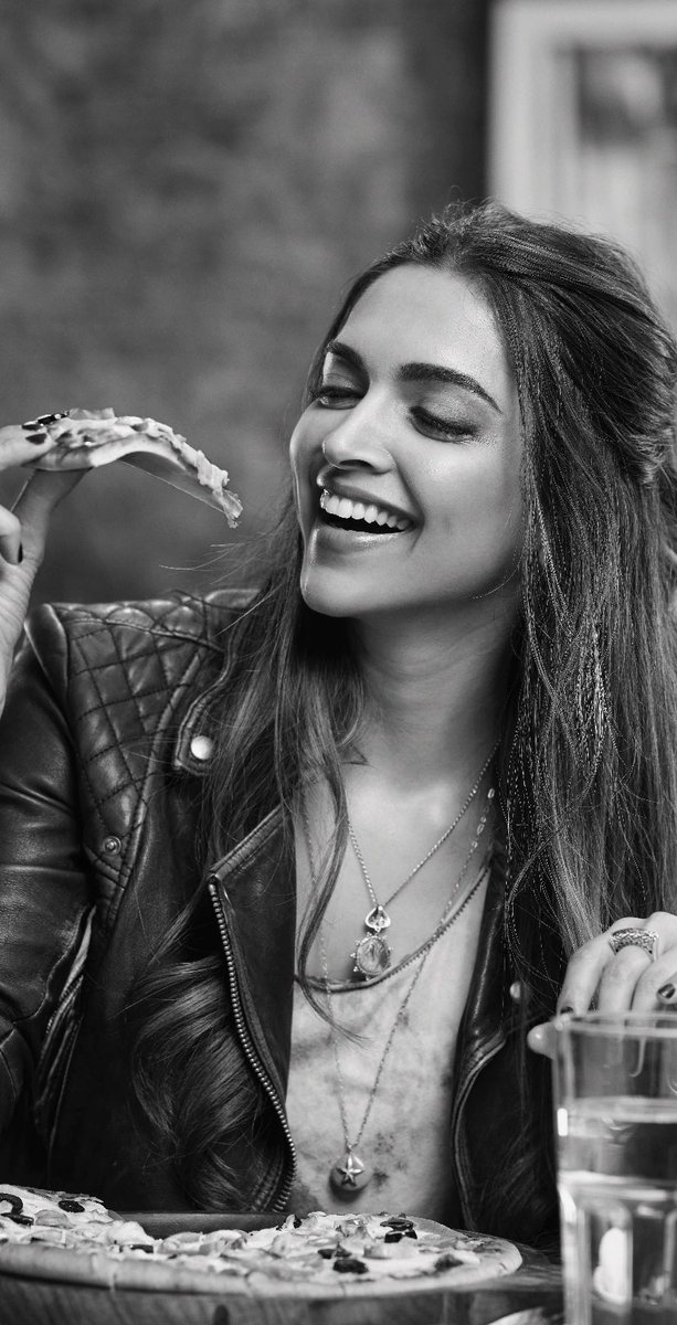 deepikaddicts's tweet photo. HQ - Deepika Padukone for Axis Bank https://t.co/4krafyvaG9