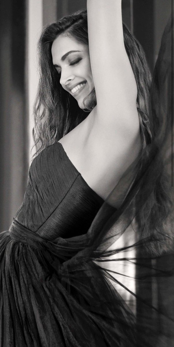 deepikaddicts's tweet photo. HQ - Deepika Padukone for Axis Bank https://t.co/4krafyvaG9
