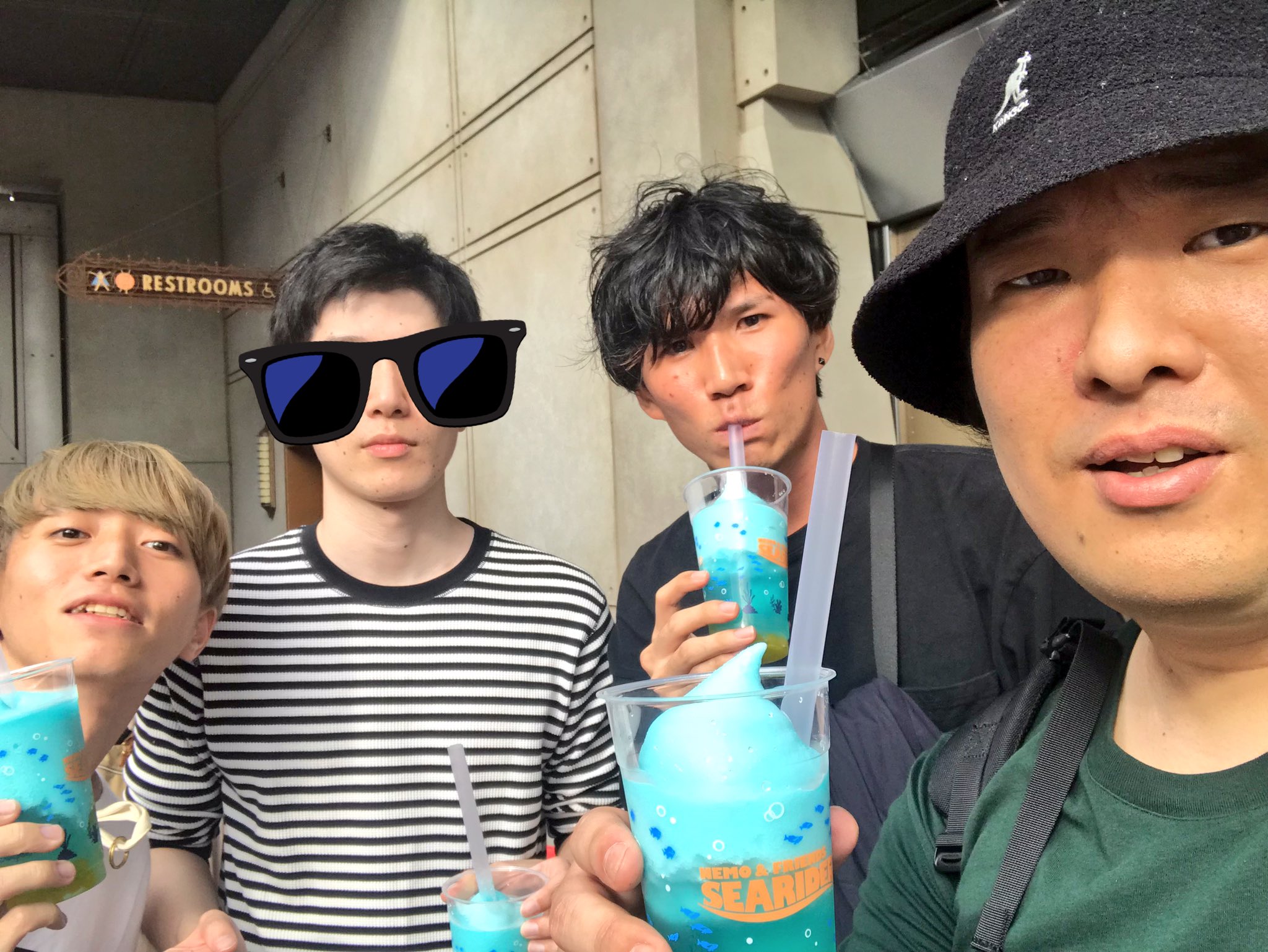 岡崎体育 生まれて初めてディズニーリゾートに行ってきました メインっぽい山が工事中でした T Co 0qbryswdz2 Twitter