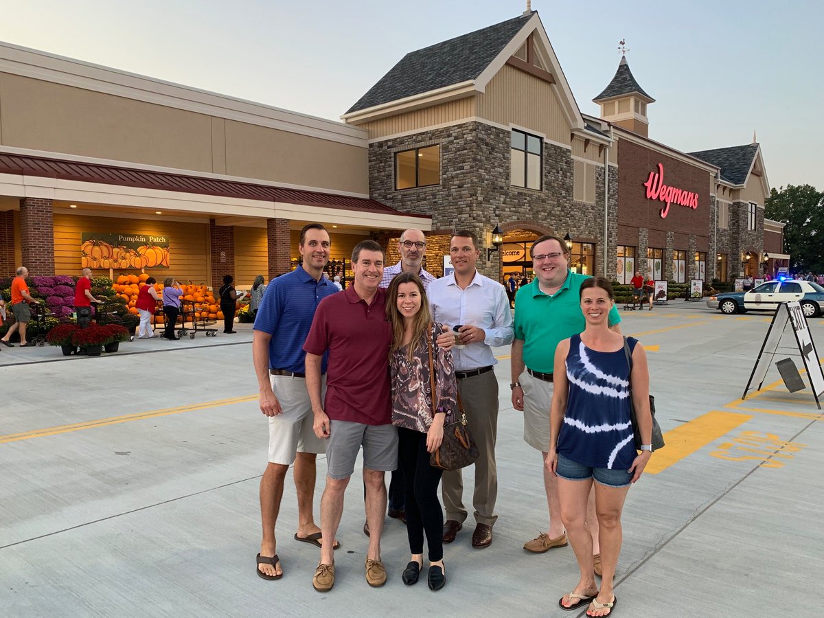 HartmanSimons's tweet image. Just a few pictures to capture our weekend attending the Wegmans grand opening at @regencycenters'  Midtown East shopping center in Raleigh, NC! Read more about it here hartmansimons.com/wegmans-grand-…
#Retail #visitmidtowneast #commercialrealestate