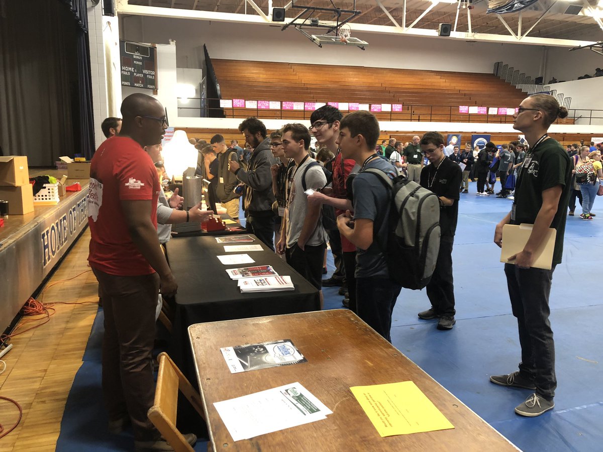 ChrisSchmittCle's tweet photo. A great start to my NEO #mfgday19 adventure with @AWTRoboBots at the #thinkmfg expo. This year’s event hosted at Madison High School, features over 30 local companies and 500+ students from 10 school districts. Amazing event - thanks to everyone who make it happen! https://t.co/i7jGjNV8oD