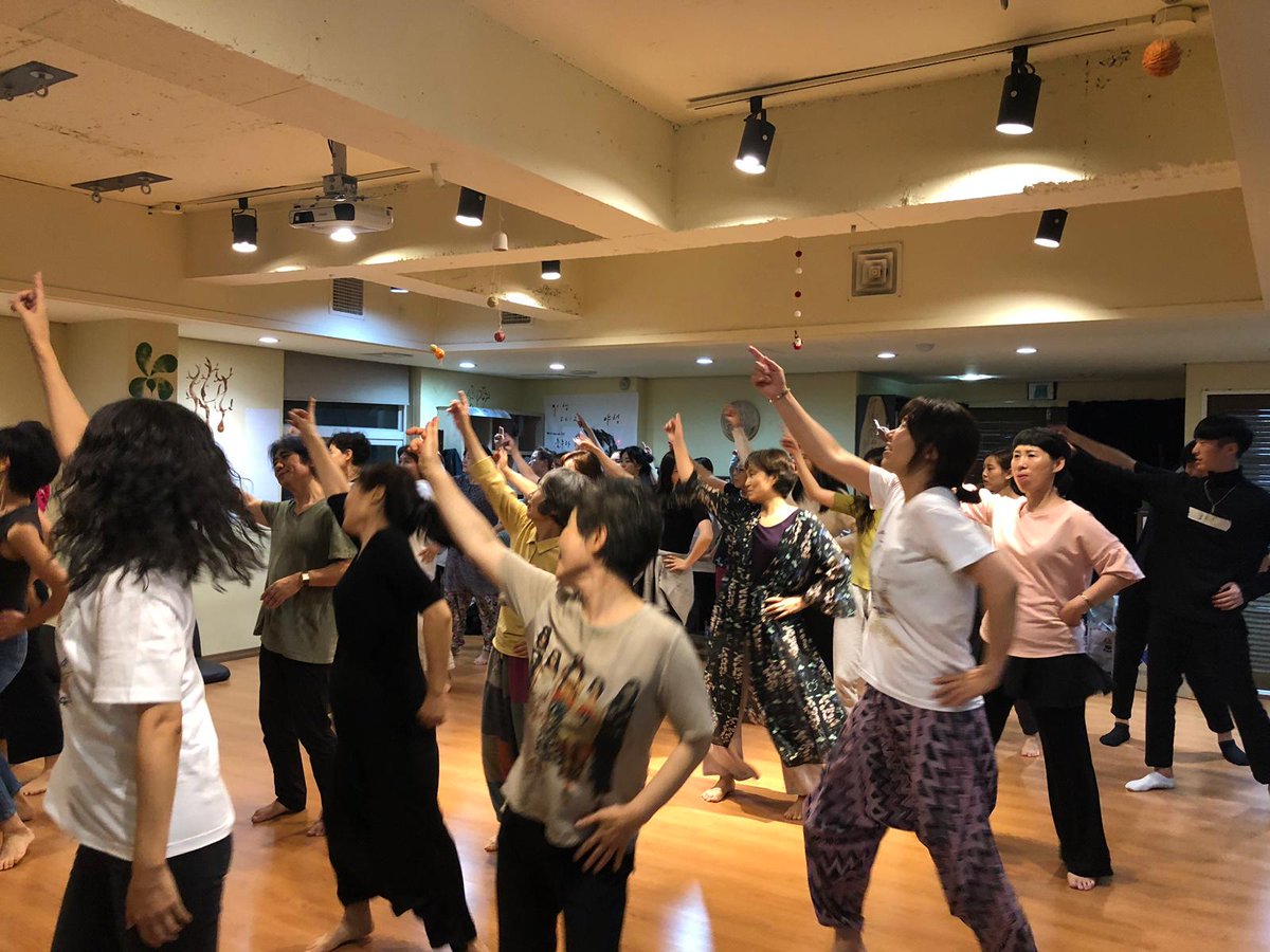 _ladiurna's tweet photo. getting ready for this sunday 
@Pere_Faura's #SweetFever, at #SIDance
Seoul, Korea

A thousand hands and a thousand feet.
In a ritualistic and collective ecstasy of free style dancing and movements, the aspiration for the global peace is blooming.
https://t.co/OHhwr1gg0h https://t.co/JFvbApOiLB