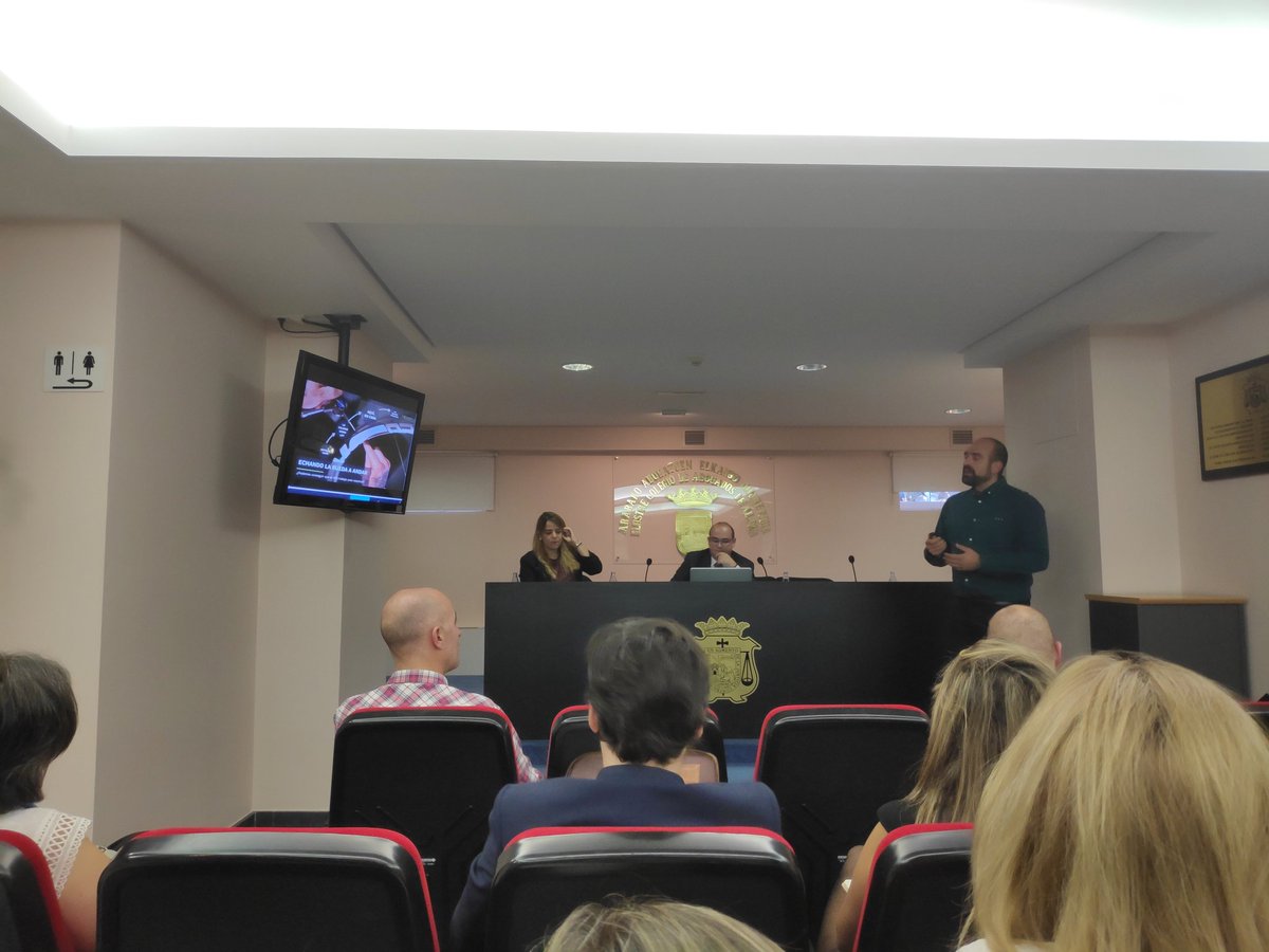 pribatua's tweet photo. #jPRIB2019RGPD orain @luistarrafeta @PamplonaIruna-tik @icaalava @pribatua 500  egun eta gero... ta orain zer? 500 días después... ¿Y ahora qué? https://t.co/MlhvEJFFaG https://t.co/Zb7VNtlSyt