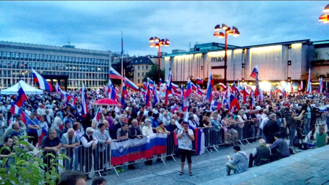 ➡️ Bila sem med #vztrajniki pred sodišči <a href="/odbor2014/">Odbor2014</a>...
➡️ Bila sem na prešercu za #SvobodaJanši leta 2014...
➡️ Bila sem vsakič, ko sem zaslišala klic domovine...

➡️ 10.10.2019 bom na Prešernovem trgu v Lj...
#ProtestniShod ✌️
#RešimoSlovenijo 🇸🇮
#SkupajSmoMočnejši
#PridiTudiTi