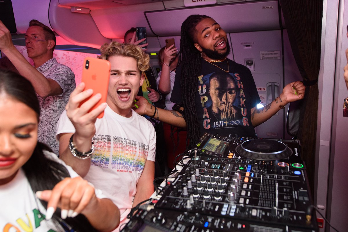 #NEUTRIK ditches cables with XIRIUM PRO at <a href="/BPM_SHOW/">BPM - The Show for DJs</a> XIRIUM PRO wireless speaker connectivity system will be demonstrated with a DJ performance being ‘cablelessly’ transmitted to loudspeakers across the booth.
Our stand is G4 #settingthestandards #DJ #proDJ #discjockey #soundtech