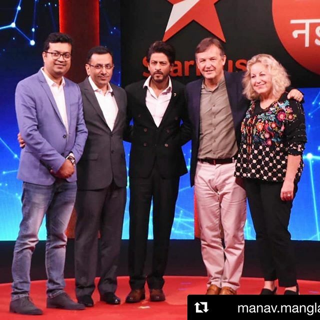 SRKAustria's tweet photo. Shah Rukh Khan @iamsrk at #TEDTalksIndiaNayiBaat press conference ! #Repost @manav.manglani
・・・
One of televisions biggest event where @iamsrk #TEDchris #SanjayGupta come under one roof to announce @StarPlus collaboration with TED for season2 of #TED… https://t.co/sOs14RWQwq https://t.co/C5wdjMBHeA