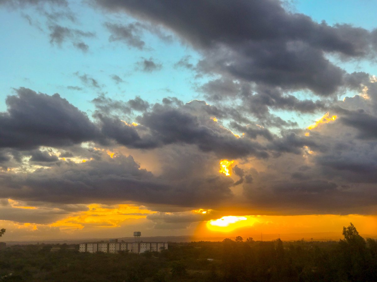 Just in case you missed the sunset over the last two days, I got you!

Sunsets along #thikasuperhighway just slap different!

Today, the sun set at 6:24pm in Nairobi.
