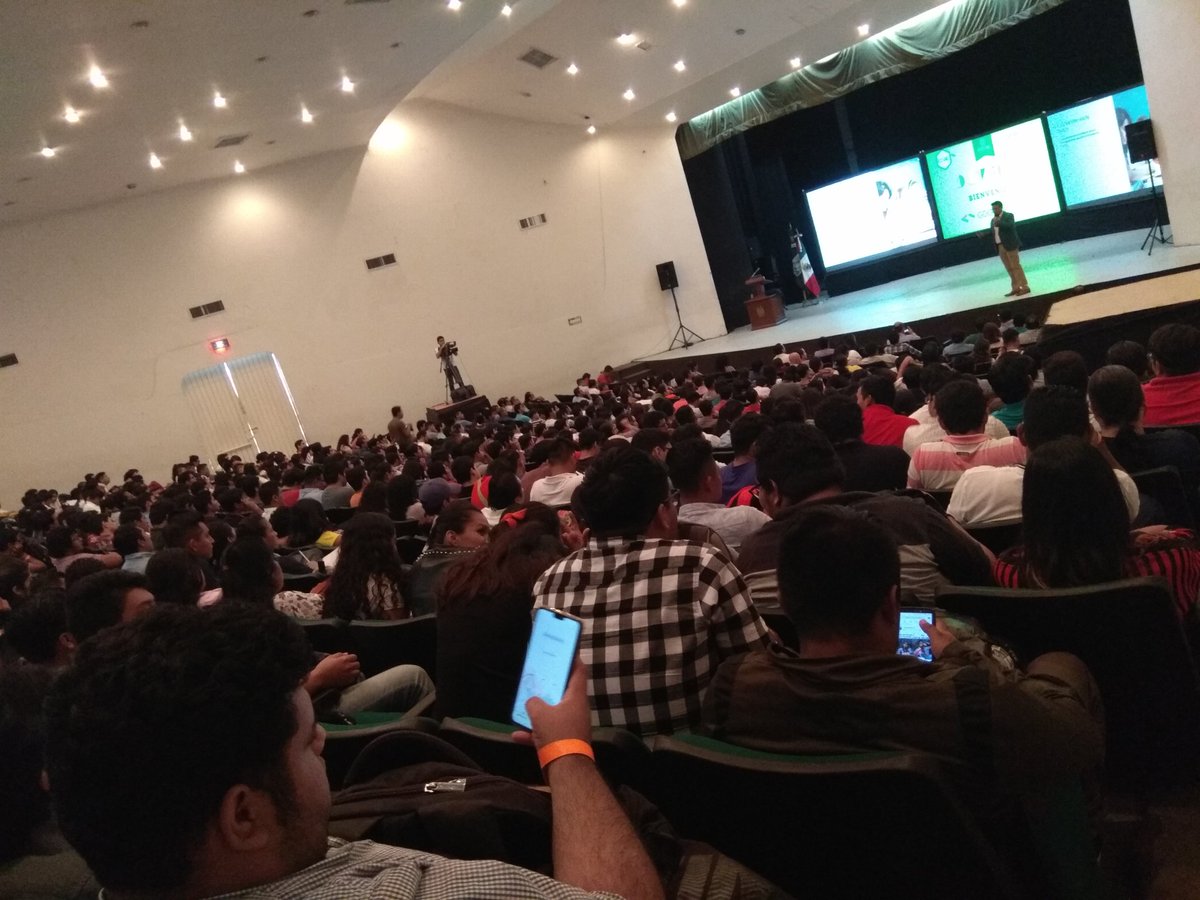 gdgvhsa's tweet image. Arrancamos #CONAIS #DevFest