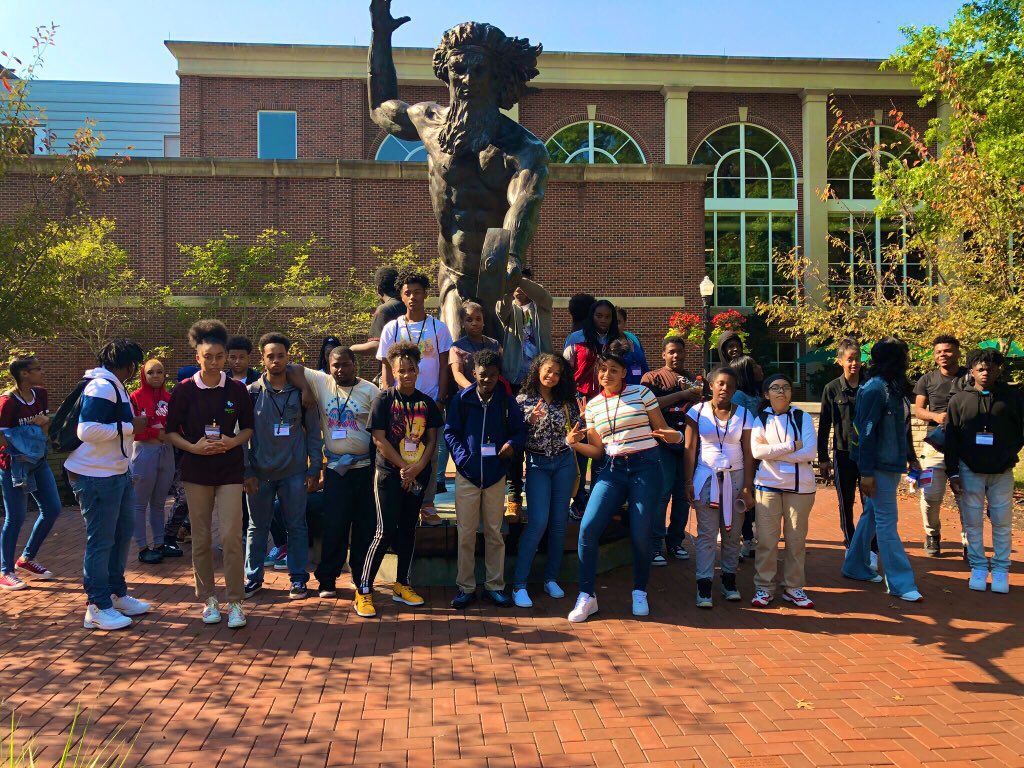 MrLipnitz's tweet image. #tbt Shout out to @CalUofPA for a wonderful #fallfestival! Our seniors really enjoyed seeing all the clubs and art programs offered! @UrbanPathwaysCS @TyBeck_8 #transitioncoordinator #SPED #DiversityandInclusion