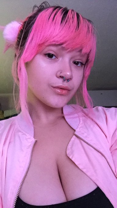 hii (🎀&bdquo;&bull; ֊ &bull;&bdquo;) i have bangs now !! what do u think?💗 https://t.co/beiQC31J7B<a href="/tag/newprofilepic"class="tags"><span>#newprofilepic</span></a>