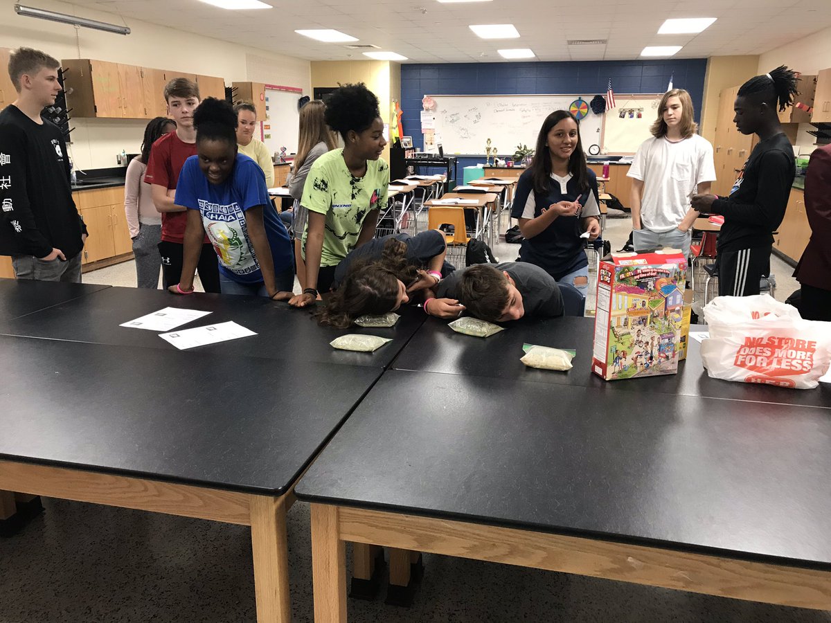 MsDeBottisbio's tweet image. Science exploration, “Barf Bag Lab” simulating Fermentation! Can you hear the release of Carbon Dioxide? #bionerds @MsDeBottisbio @KleinOak #GreatThinkingThursday #staycurious #ALLIN