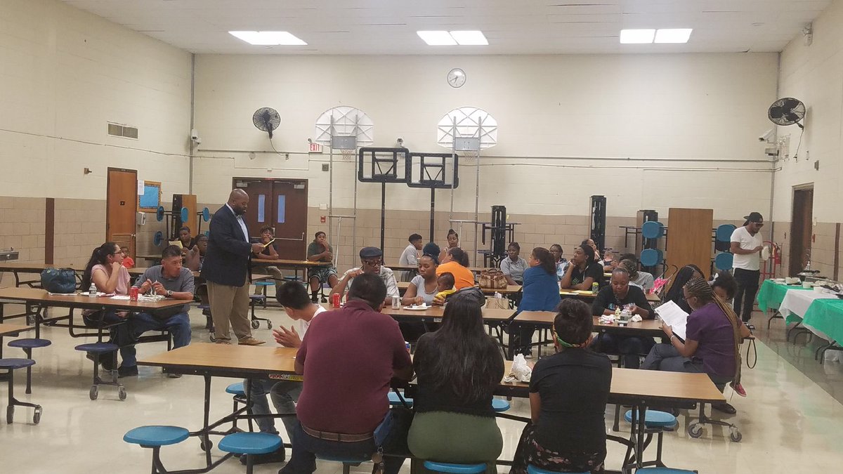 IAmNateNewman's tweet photo. GVSA’s Back To School Night was successful! #ParentsAreOurPartners #GVSAProud @colemanpgcps https://t.co/o57zZrniId
