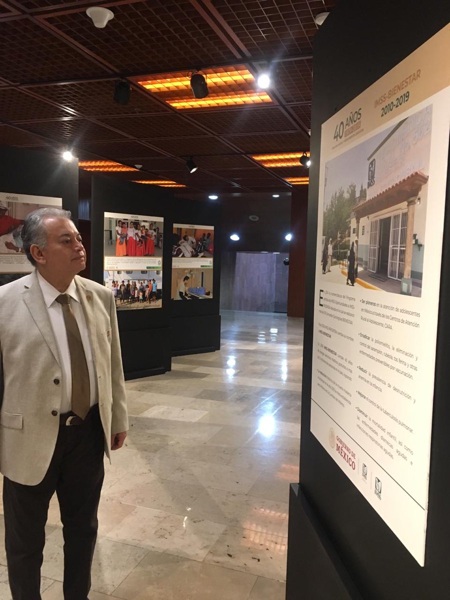 EdelmiroSantos's tweet photo. #BuenosDias
Antes de iniciar la sesión ordinaria, pase a la exposición fotográfica “40 Aniversario del Programa IMSS-Bienestar''
#FelizJueves
#DiputadoFederal #morena #Edelmiro https://t.co/VaxXq5XJVV