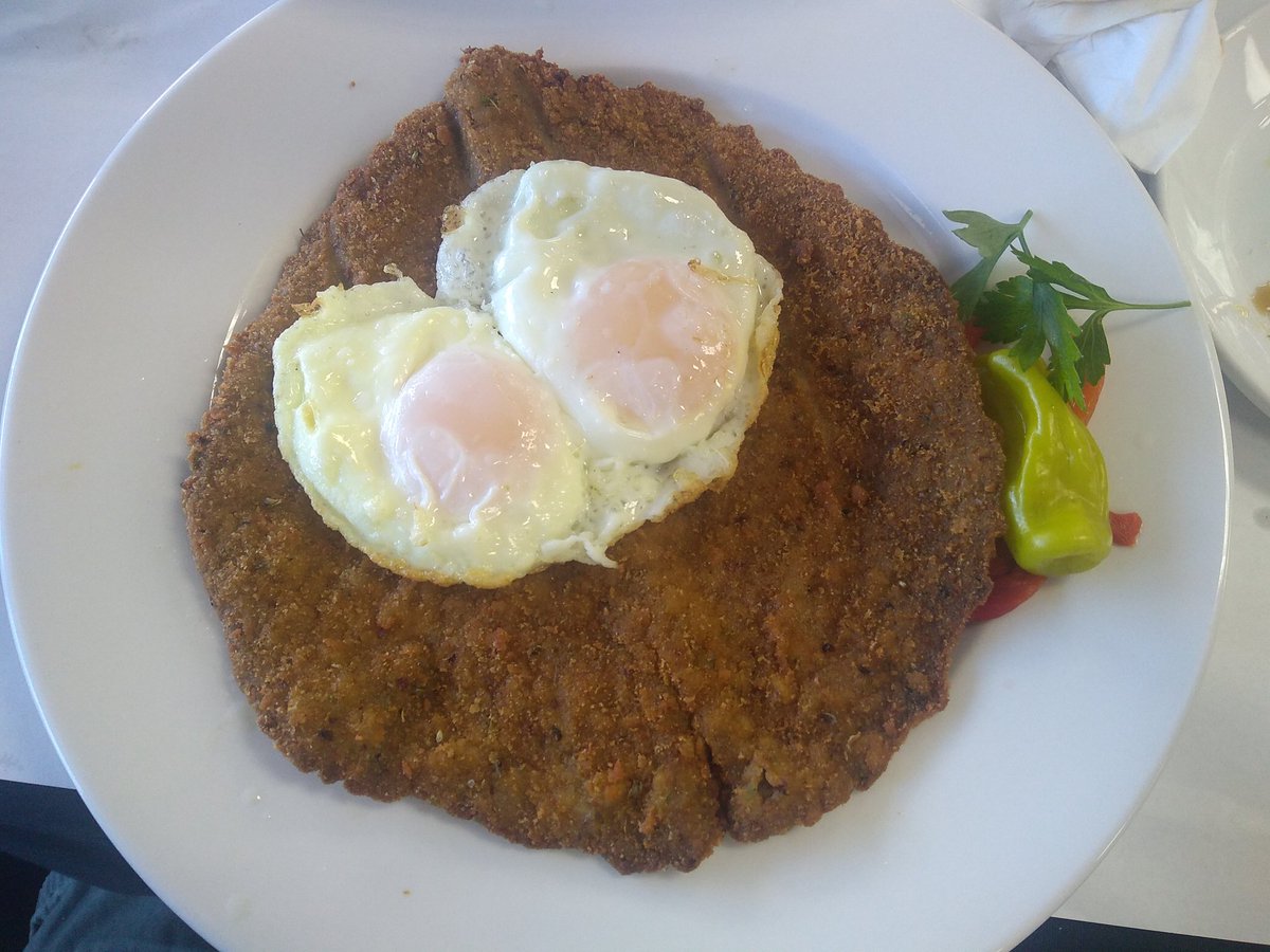 KurtZierlein's tweet photo. #GraciasDios #TeAmoEsposa #Almuerzo #comoreyes #unsvezmas #bendecidos #agradecidos #asadoalhorno #milanesaconhuevosfritos #cafeamericano #nadamefaltara #salmo23 #eltrabajoduropaga #amen #MercadoBuenosAires https://t.co/T3mWdjwX7s