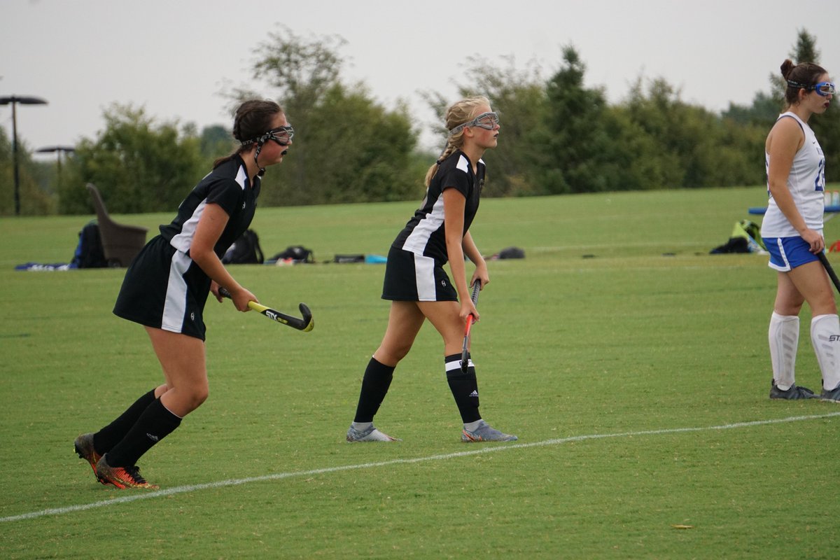 OFieldhockey's tweet photo. The Oakville Freshmen team kicked off the first High School game of their careers against Westminister on 9/21. Tight game with a 0-2 loss. Get 'em next time girls! @OHS_Tigers @BCzuppon https://t.co/IMneROfPat