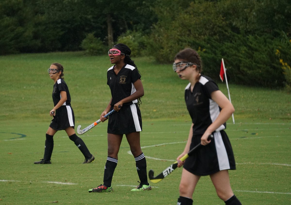 OFieldhockey's tweet photo. The Oakville Freshmen team kicked off the first High School game of their careers against Westminister on 9/21. Tight game with a 0-2 loss. Get 'em next time girls! @OHS_Tigers @BCzuppon https://t.co/IMneROfPat
