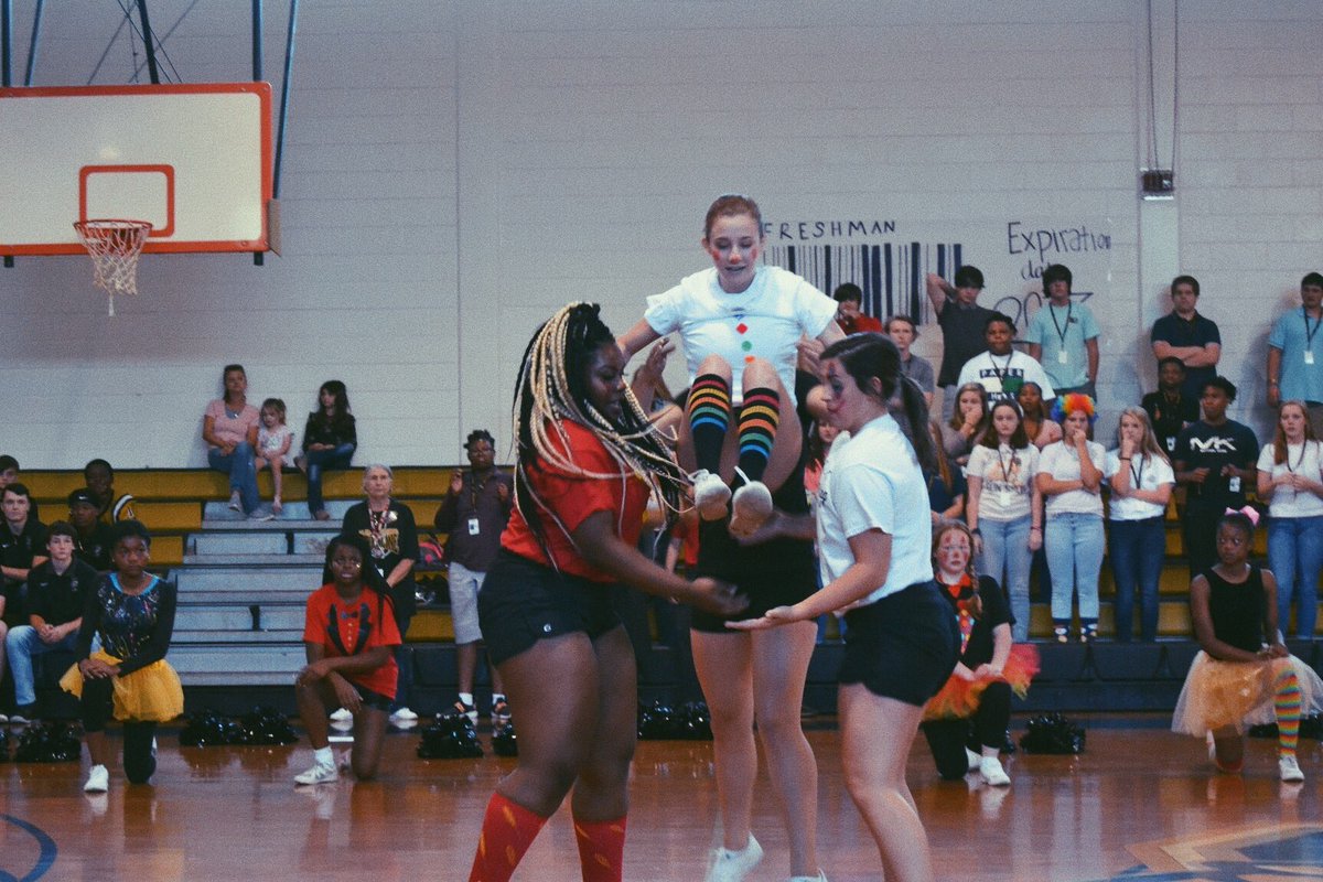 skaylorr's tweet photo. Just some cool action shots 🤩 https://t.co/spRuypd7HZ