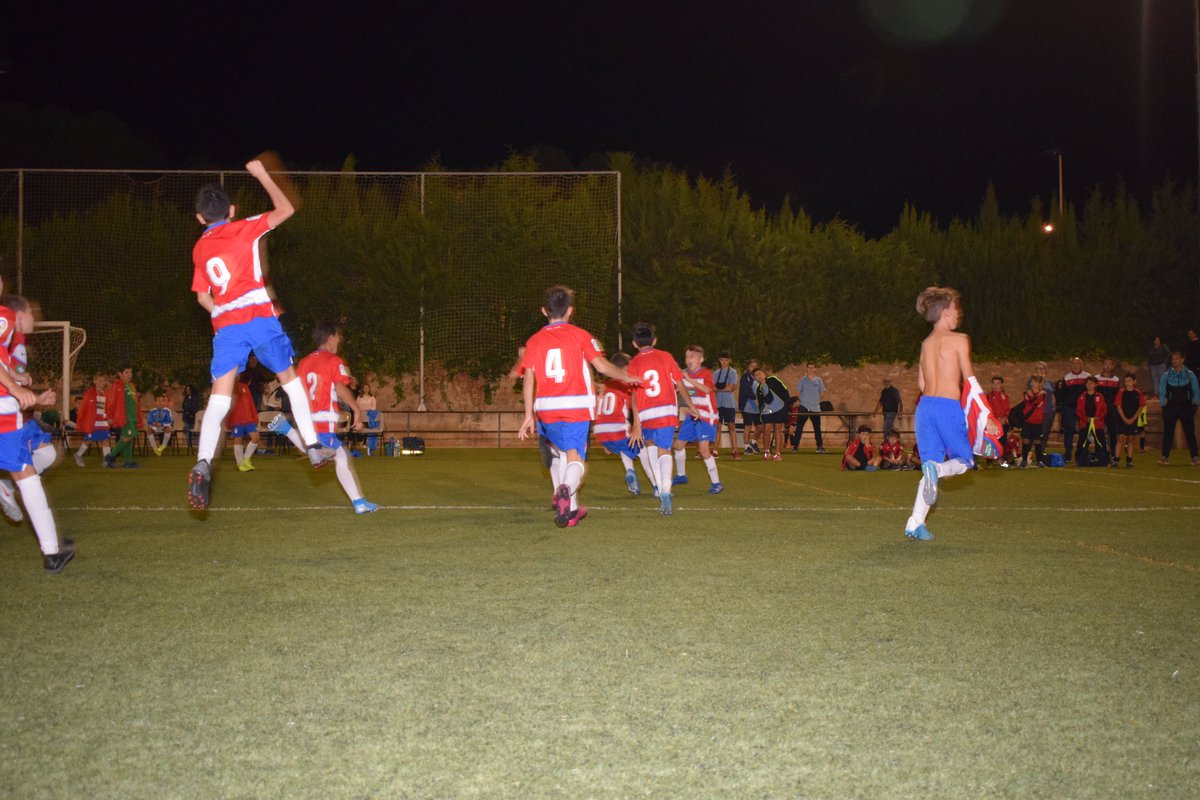 FutBaseInfantes's tweet photo. ¡ @GranadaCdeF es campeón de la COPA ORO ALEVÍN! https://t.co/Im9RaZme0W