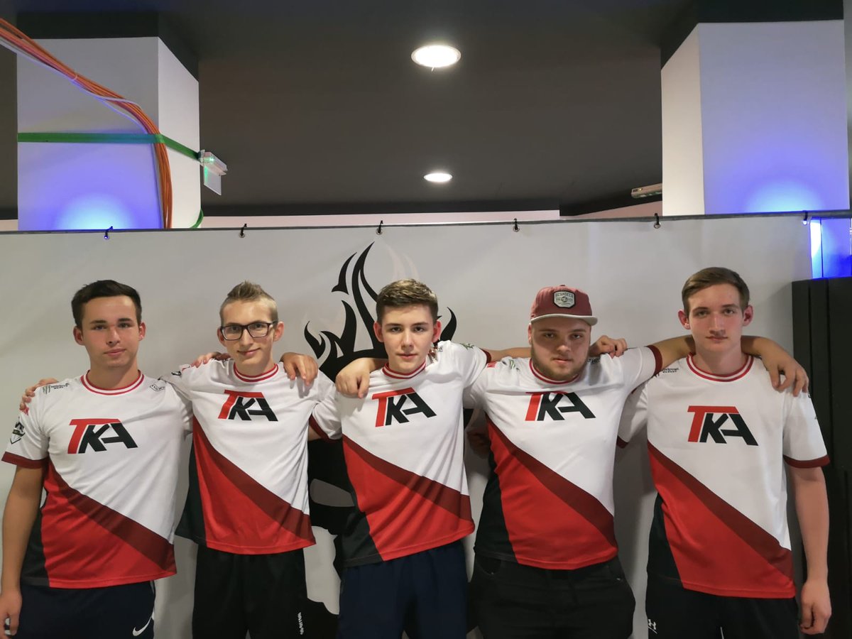 konsiCS's tweet photo. War ein sehr geiles Event, danke an alle die es möglich gemacht haben
@RizzlasCS @AvoiCSGO @_tomBR_ @PrideOfficialAT @k_flo_k @TKAAUT https://t.co/eUwiwxhUNY