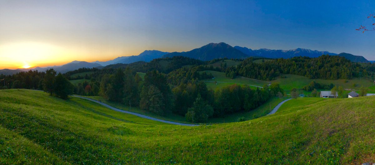 SentviskaP's tweet photo. Jesenski zahod in pogled proti @DolinaSoce na Ponikvah. / The view toward Julian Alps and Soča valley @AlpinePearls @travel_slovenia  @SunnySideofAlps https://t.co/oeesjNnA6b