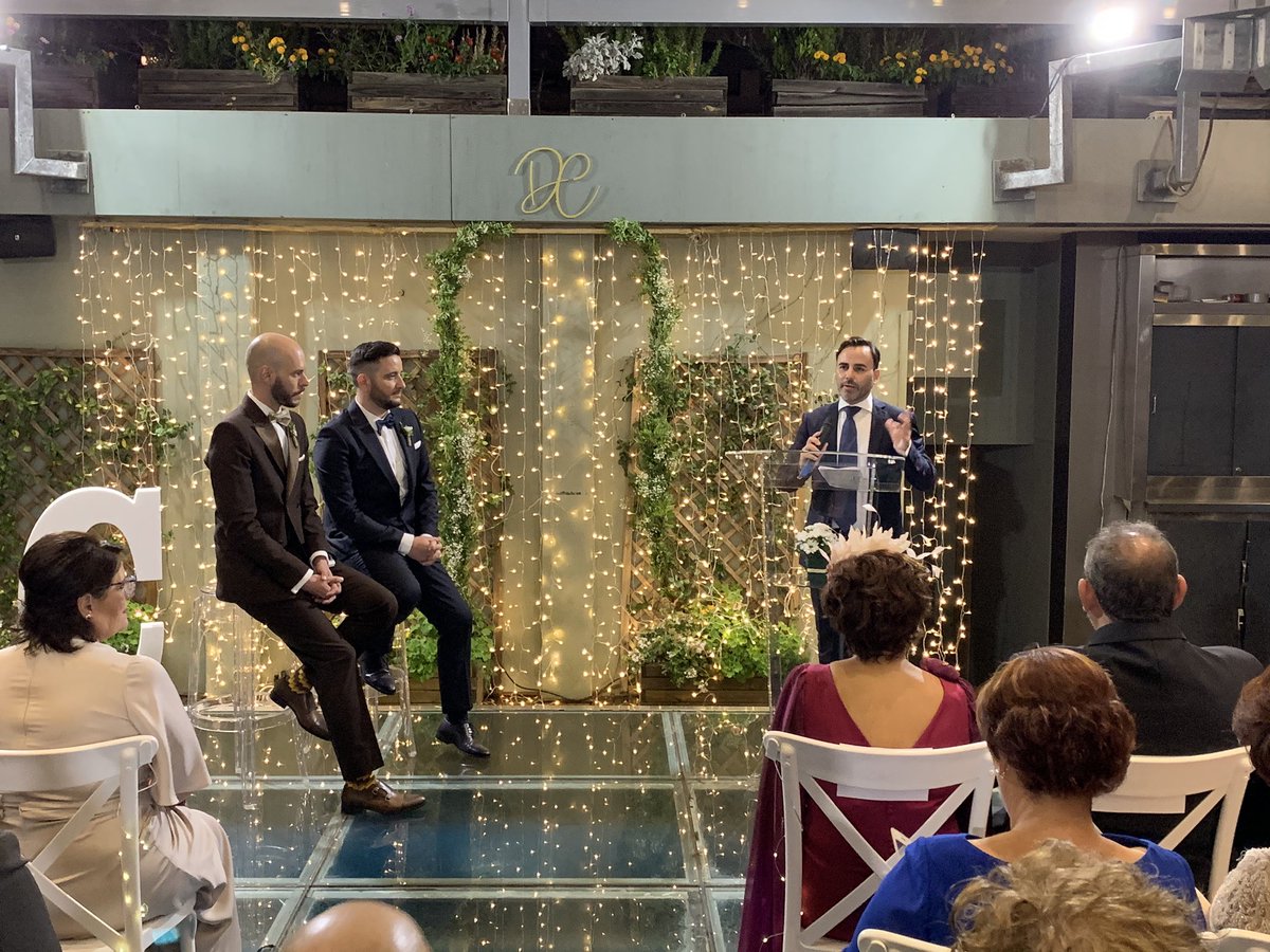 antoral's tweet photo. Y del #GayDayPAM salto a una boda maravillosa. Se llama MATRIMONIO! Viva el amor! #LoveIsLove https://t.co/OPc5HAujfi