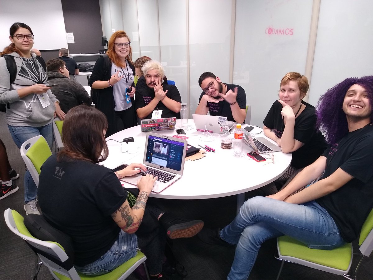 passalanorh's tweet photo. #ABCDEV2019
Espaço de Comunidades está a coisa mais linda do mundo!
Essa gente fina, elegante e sincera é parte do time de pessoas voluntárias do @CodamosClub !
Team mãe @mjcoffeeholick focado em cadastrar eventos inclusivos e diversos. Quer somar? O time precisa de help! https://t.co/4JIAFivPHy