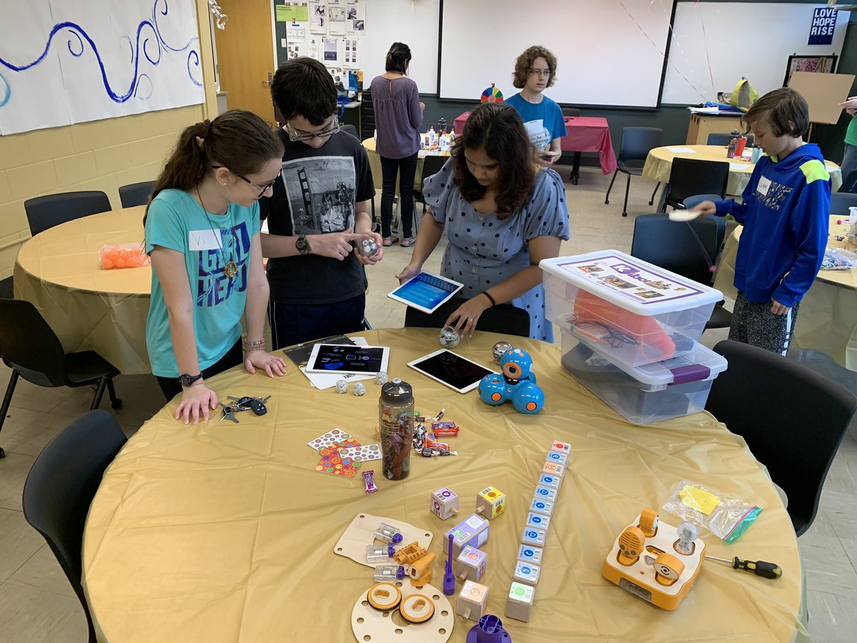 ms_abt's tweet photo. Robot building at the @CIGSA_UMN Community Day! Come join us at Peik from 11-1! https://t.co/yhhoSfBplK