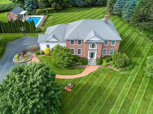 ScagPower's tweet image. VERY...WELL...DONE! Awesome lawn here from @helstowski_tree_landscaping

#Scag #ScagMowers #SimplyTheBest #Landscaping #Lawncare #MadeInAmerica ift.tt/32X78SF