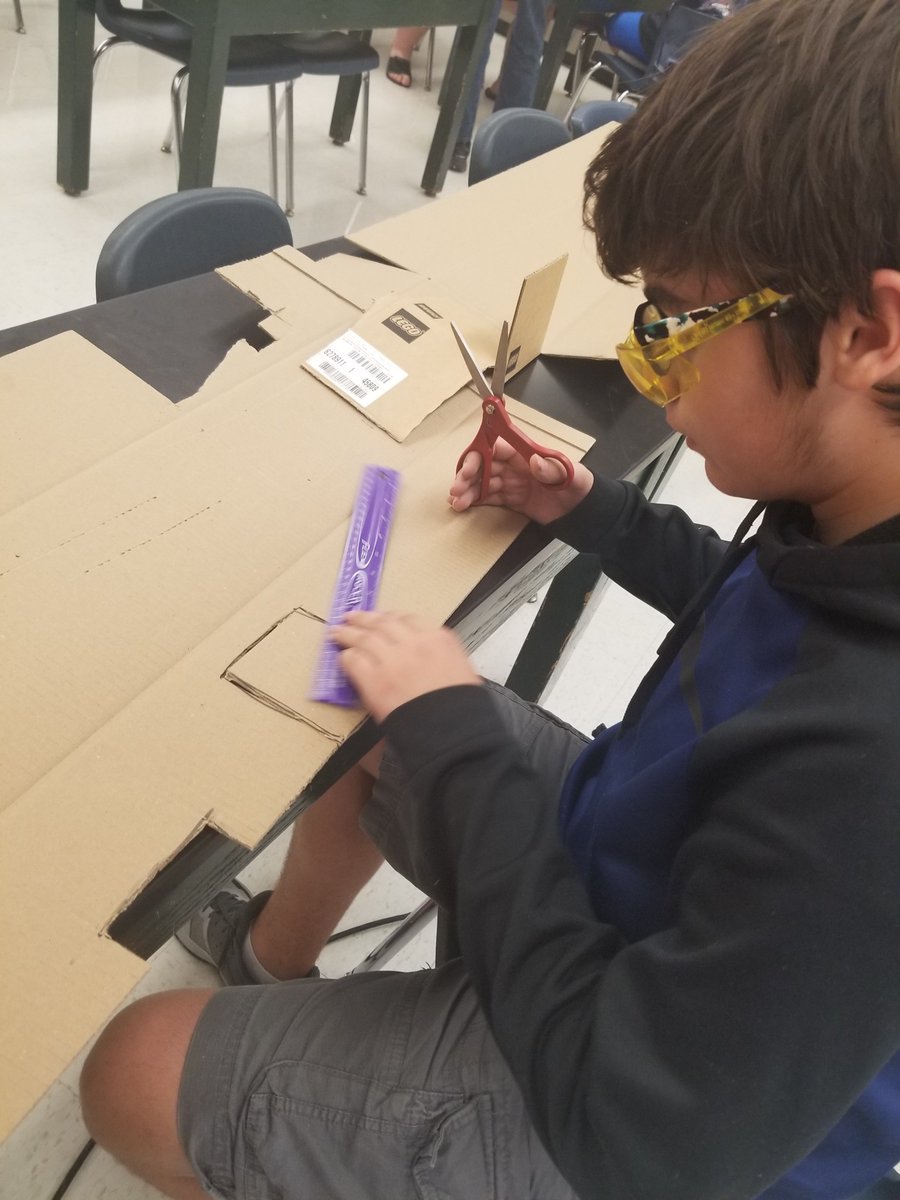 EastBucRobotics's tweet photo. The work begins! #skystone #ftciowa https://t.co/aoIW34G2h8
