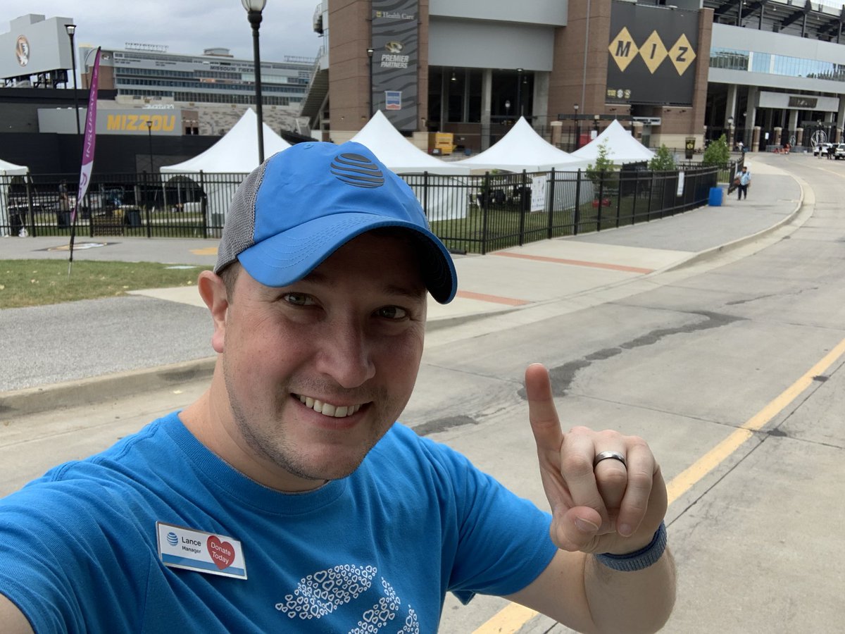LanceAlbertson2's tweet photo. Ready for a great day at the MIZZOU Game. Feel free to stop by and ask what the undisputed leader in sports can do for you! #Directv #attemoyee #Kamo #KamoKonnects #Powercentral #Mizzou https://t.co/lzhQjVN52E