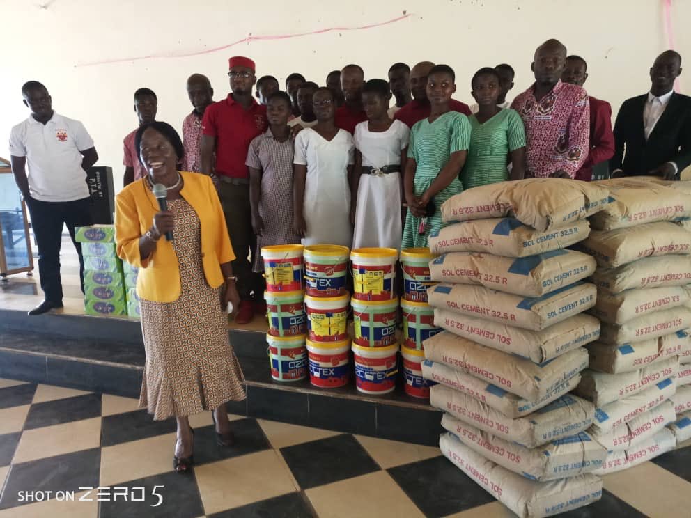 OVAGlobal1's tweet photo. #OVABA DONATION TO BECHEM SCHOOL FOR THE DEAF
Old Vandals Association Brong Ahafo #OVABA donated and shared some quality time with the students and staff of Bechem School for the Deaf.
#OVAnews https://t.co/rM836YUvOF