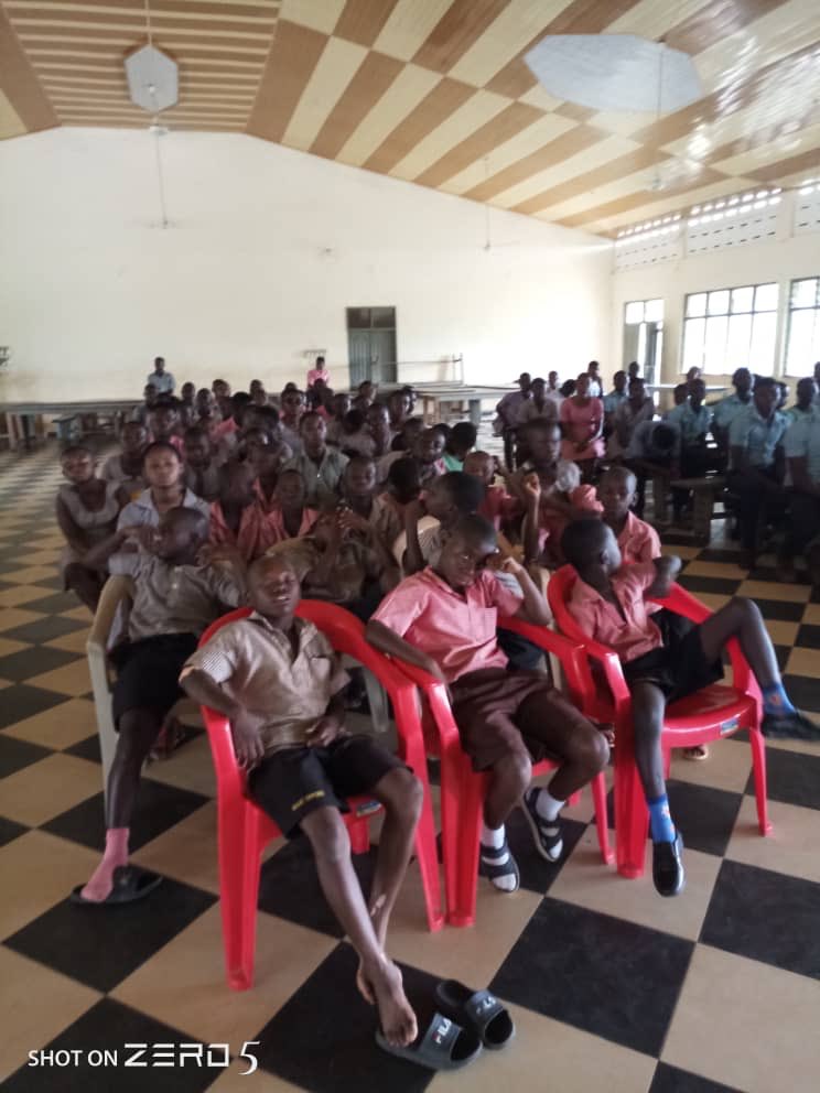 OVAGlobal1's tweet photo. #OVABA DONATION TO BECHEM SCHOOL FOR THE DEAF
Old Vandals Association Brong Ahafo #OVABA donated and shared some quality time with the students and staff of Bechem School for the Deaf.
#OVAnews https://t.co/rM836YUvOF
