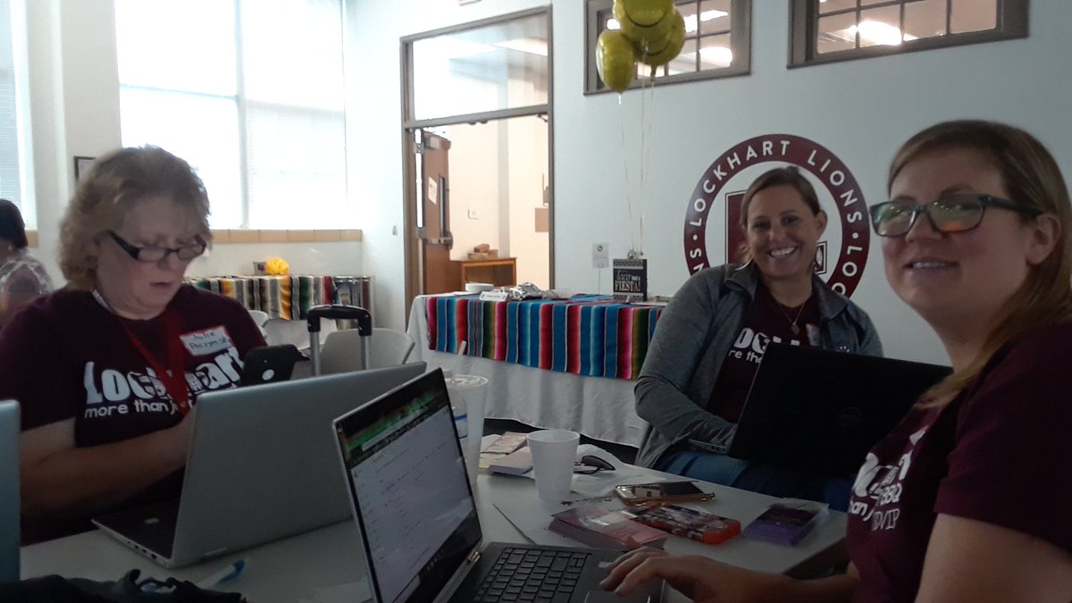SusanMoneyhon's tweet photo. Learning at Flipgrid session.#EdCampLock @kscottlms @JPaczynskiLMS @MHinckleyLMS https://t.co/WmD20TZdew