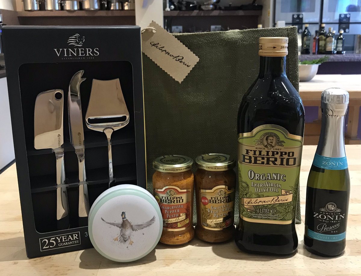 Each guest will be taking home one of our fantastic goodie bags with @gustoitalianouk cheese! 🧀👨🏻‍🍳 @Viners_UK @ZoninWinesUK @byportmeirion #london #supperclub #italy