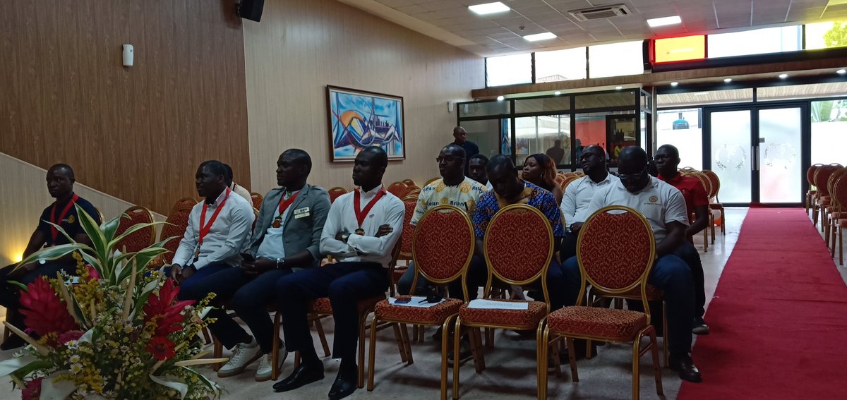 AG_indry_RI9101's tweet photo. Jour 6 de la visite du Gouverneur Thomas Somé en #CIV22 : à la rencontre des rotaractiens en présence des 18 clubs du pays https://t.co/u2grD7ywIX